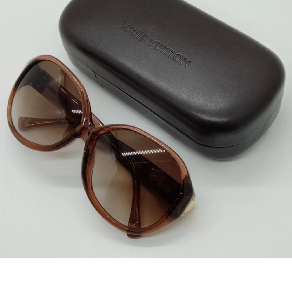 Louis Vuitton Elegant Brown Sunglasses